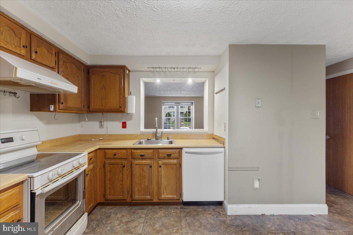 9411 Chippenham Dr