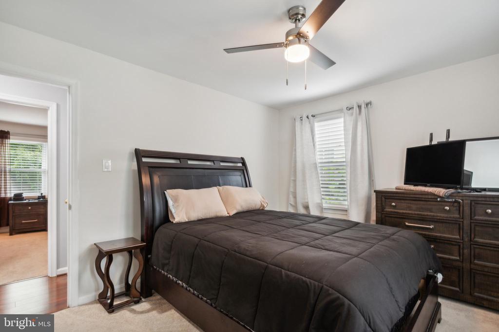 10715 Dragoo Pl