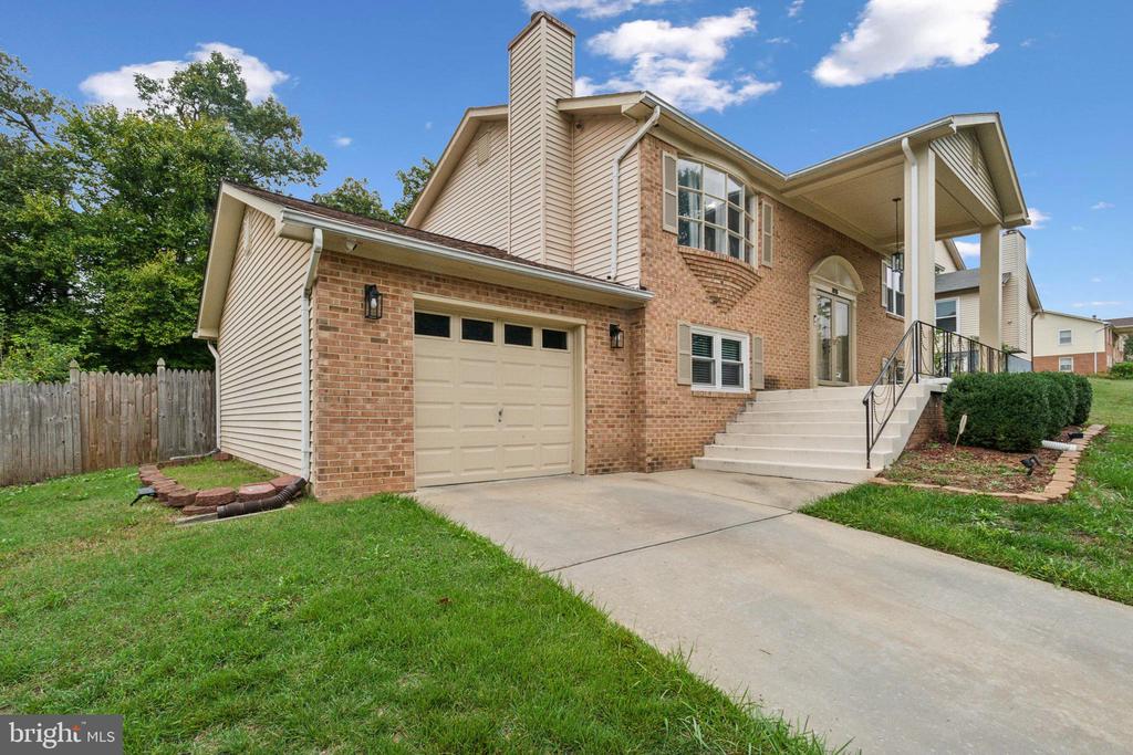 10715 Dragoo Pl