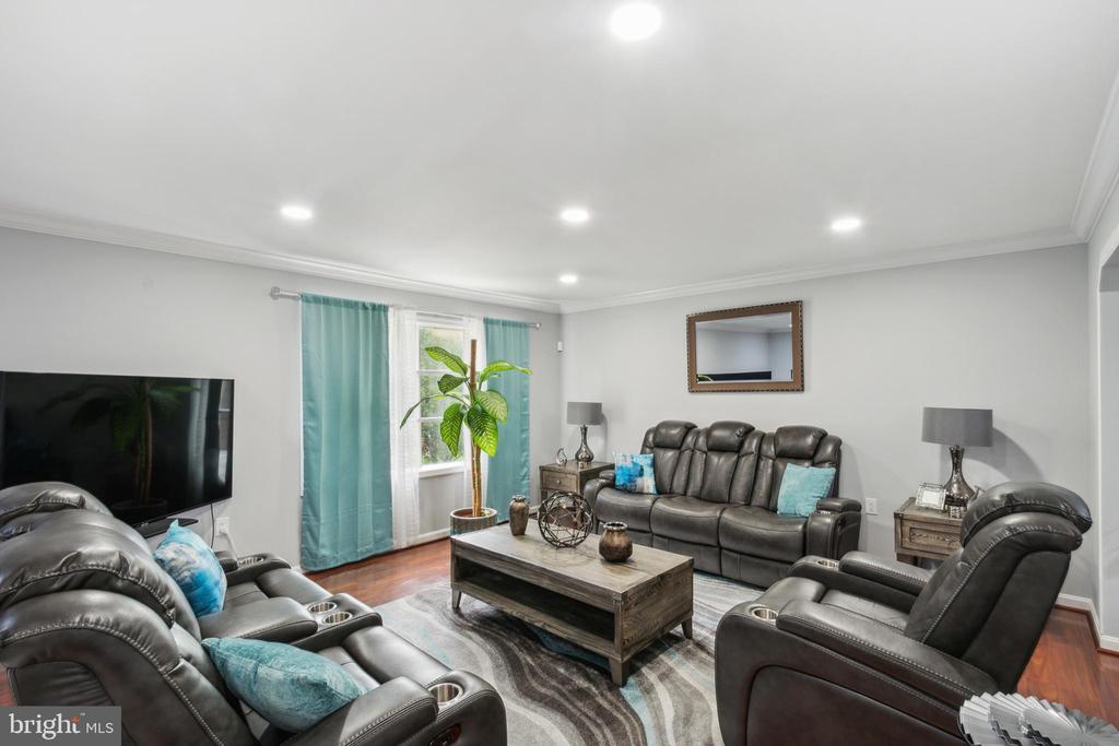10715 Dragoo Pl