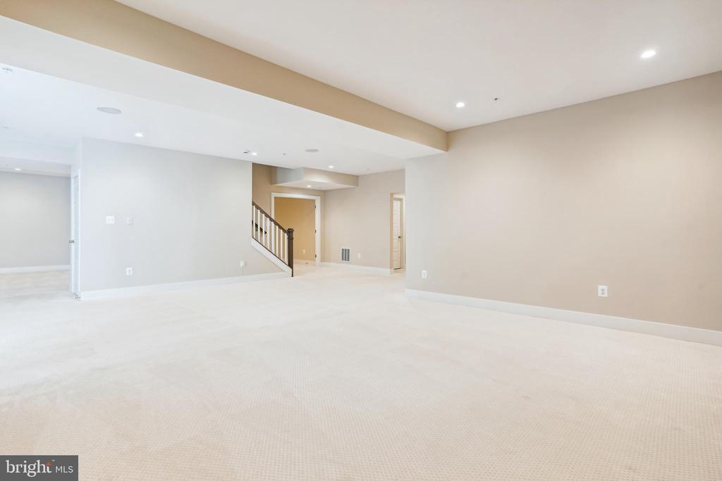 4011 Diplomat Ave