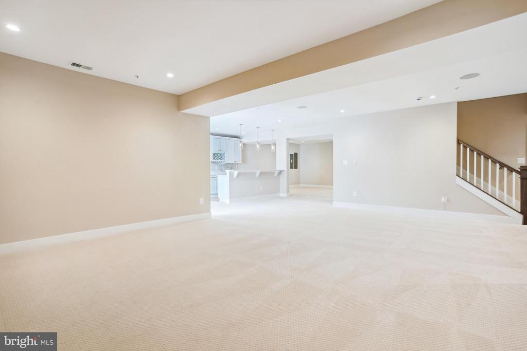 4011 Diplomat Ave