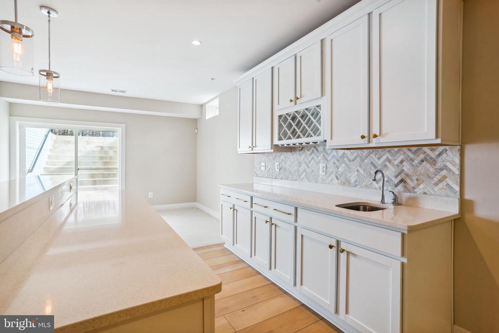 4011 Diplomat Ave