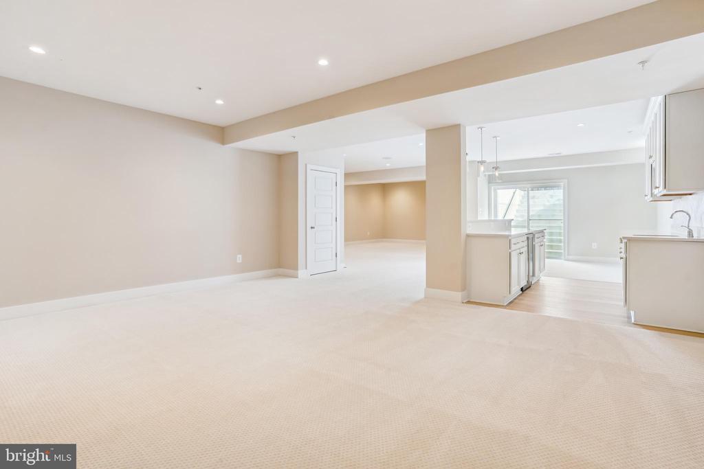 4011 Diplomat Ave