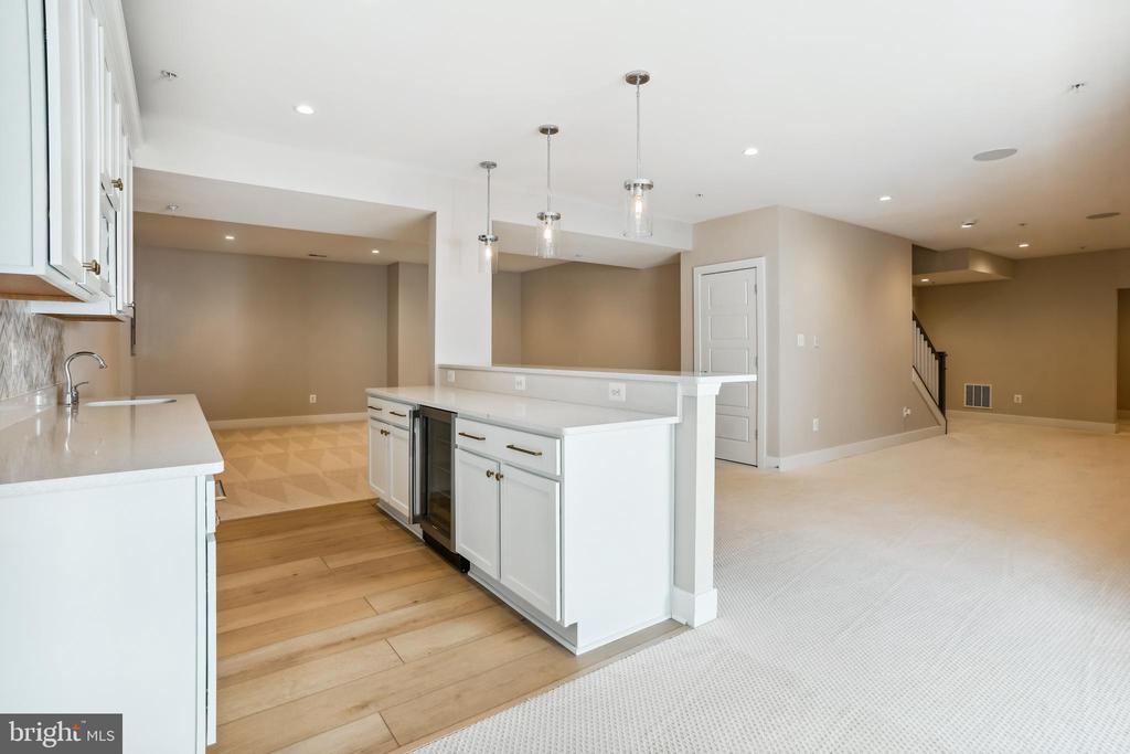 4011 Diplomat Ave