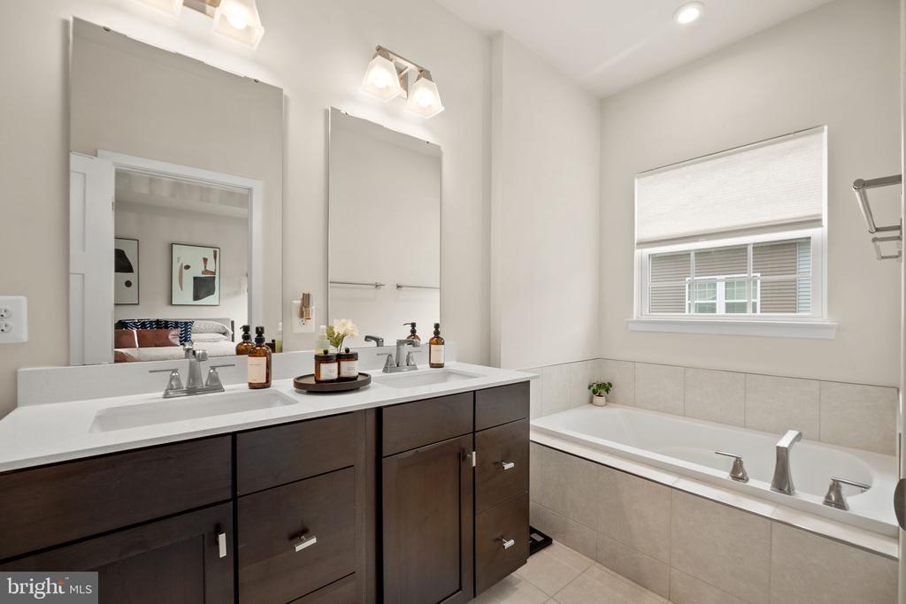 11232 MERIDIAN HILL WAY