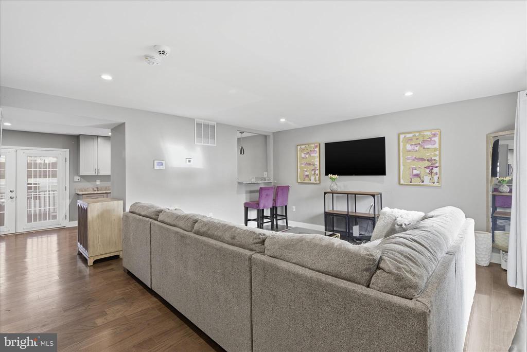 6512 SEAT PLEASANT DRIVE