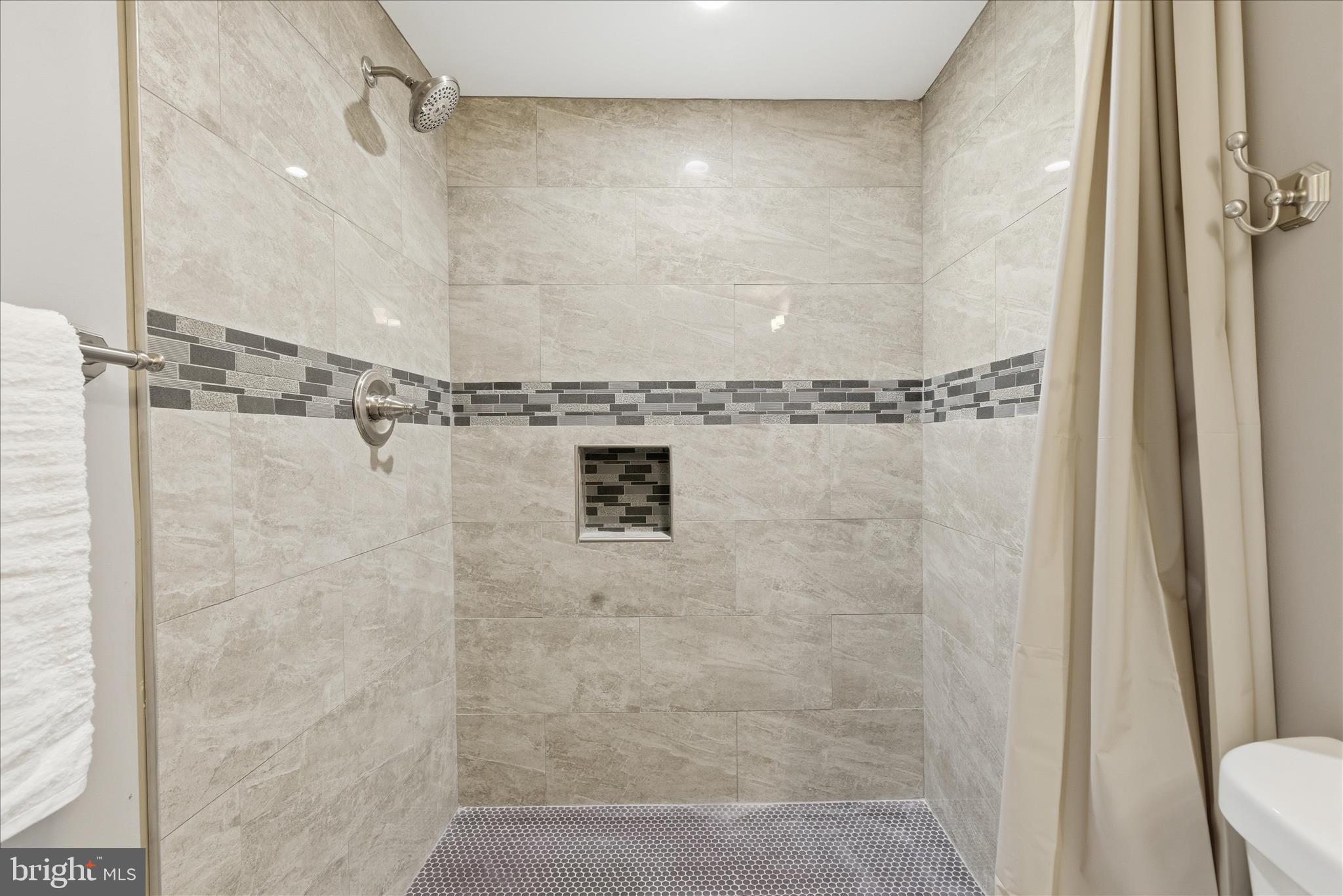 6512 SEAT PLEASANT DRIVE