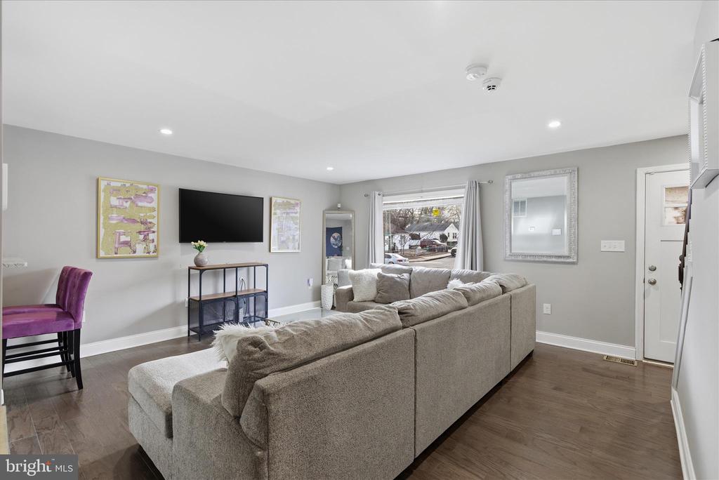 6512 SEAT PLEASANT DRIVE