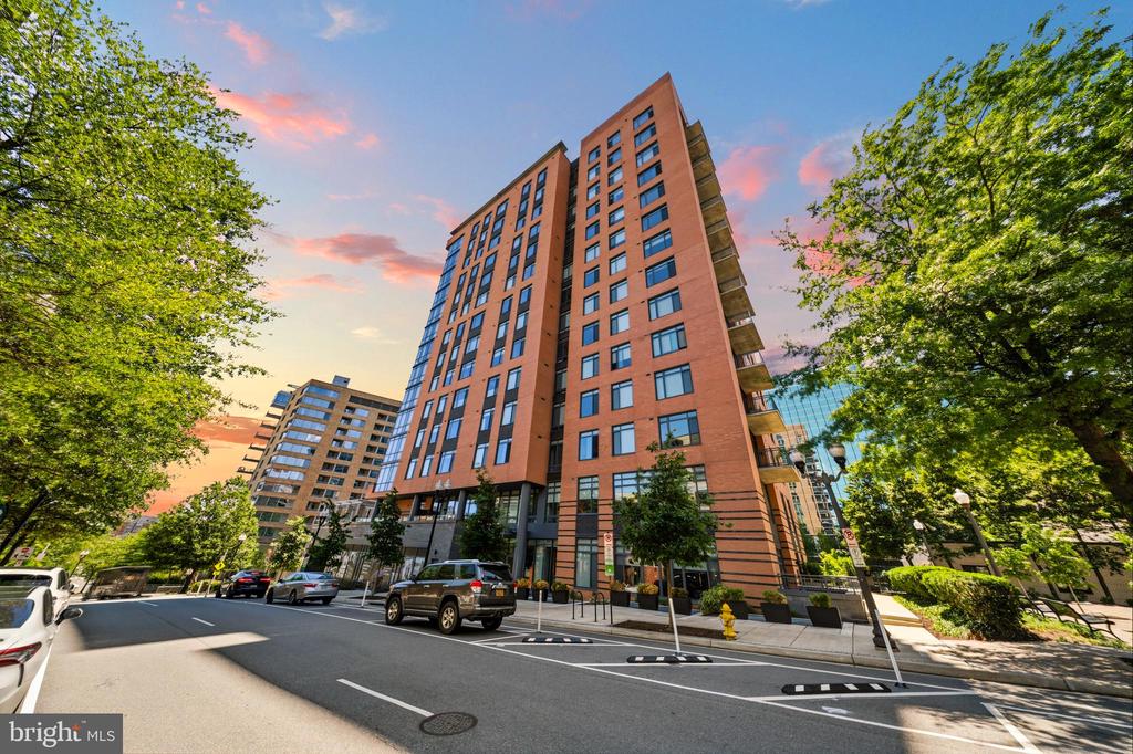 2000 CLARENDON BOULEVARD 1105