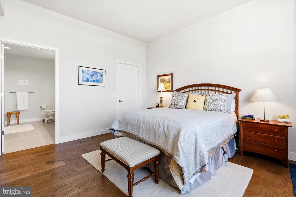 2000 CLARENDON BOULEVARD 1105