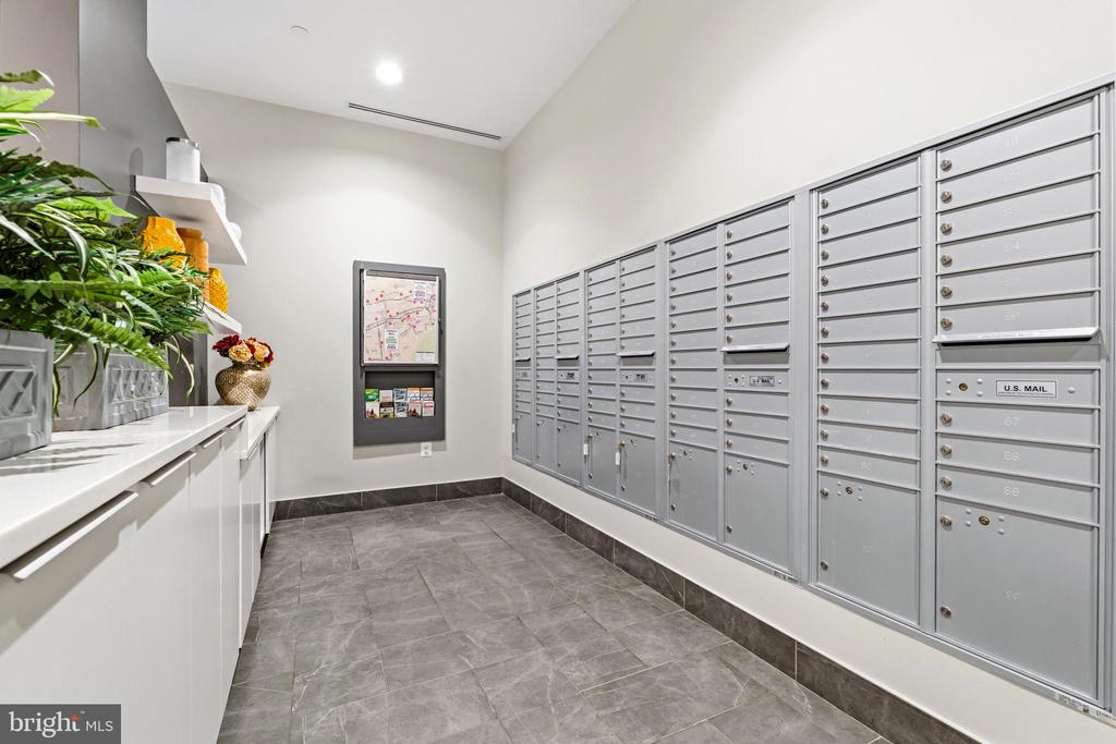 2000 CLARENDON BOULEVARD 1105