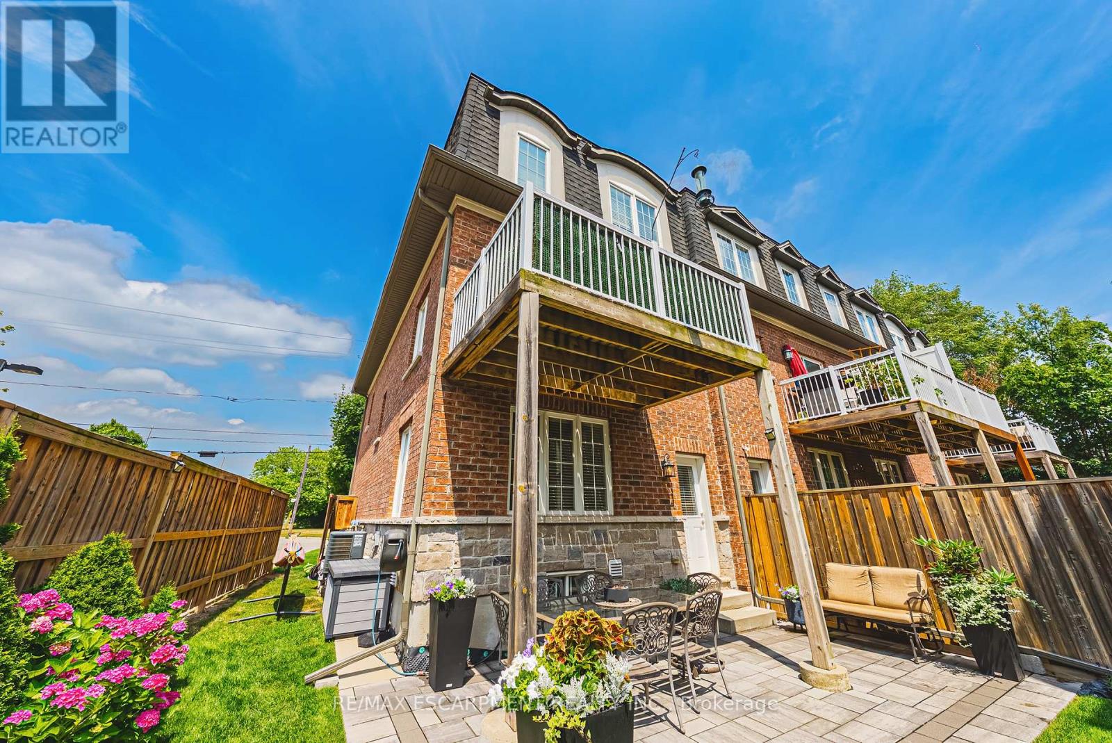 4 - 2220 QUEENSWAY DRIVE