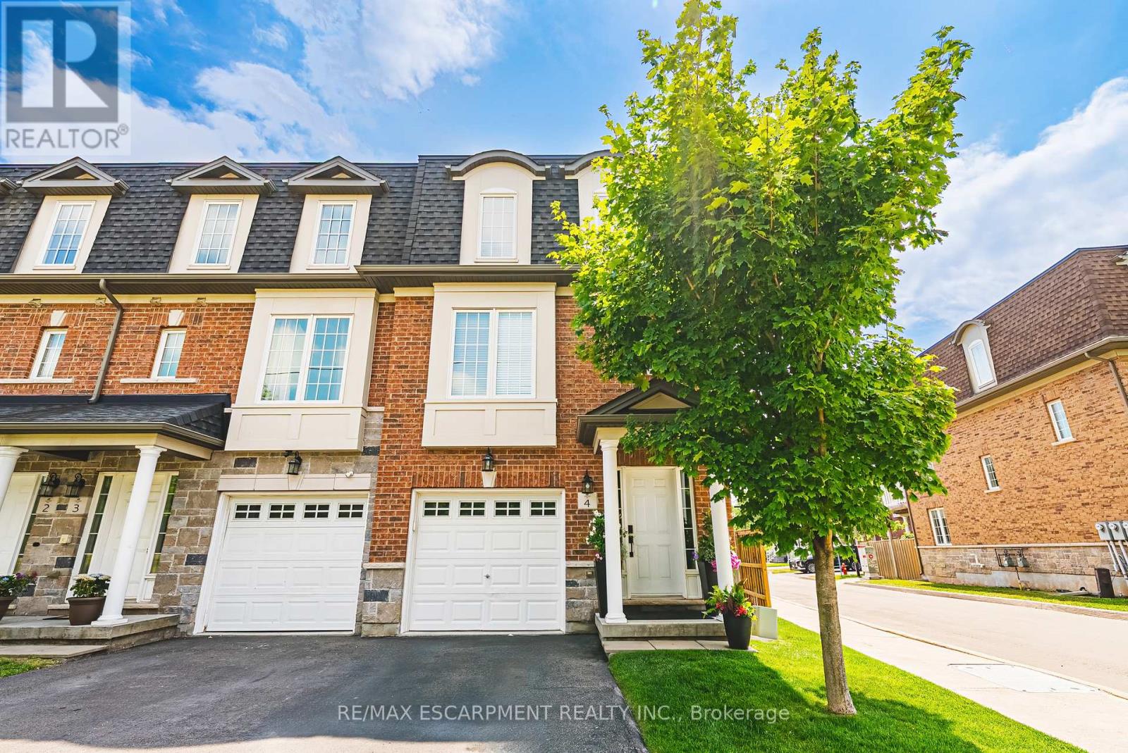 4 - 2220 QUEENSWAY DRIVE