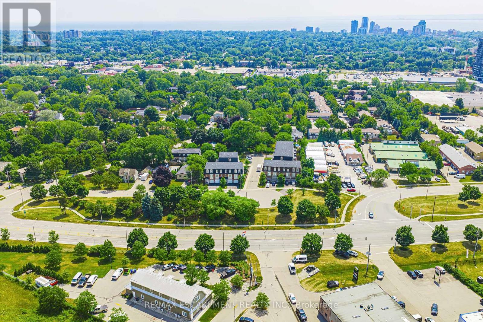 4 - 2220 QUEENSWAY DRIVE