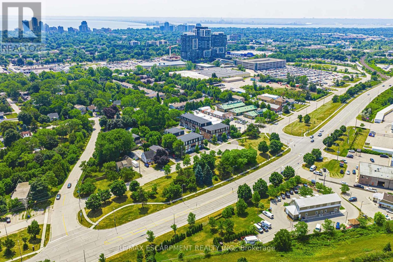 4 - 2220 QUEENSWAY DRIVE