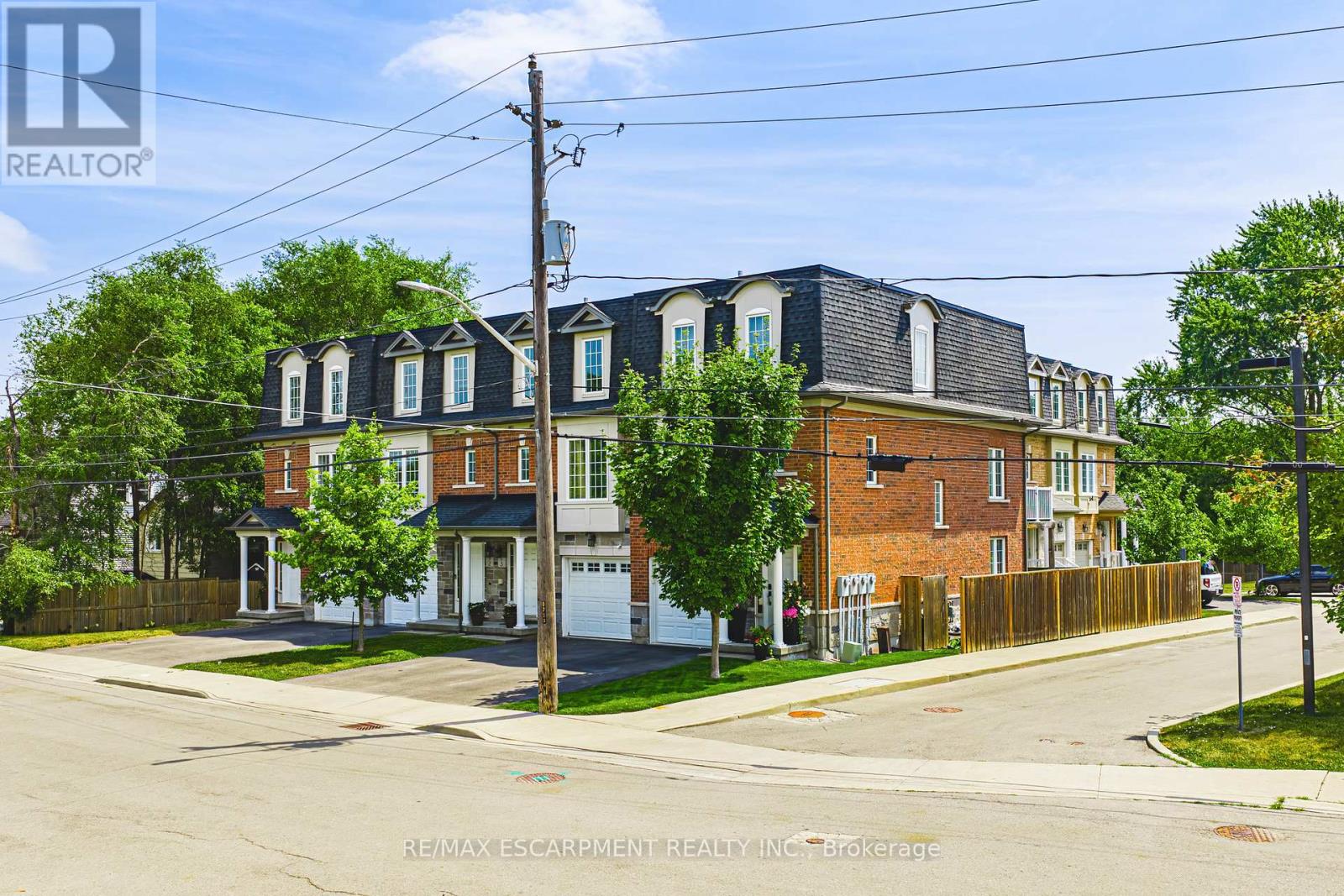 4 - 2220 QUEENSWAY DRIVE