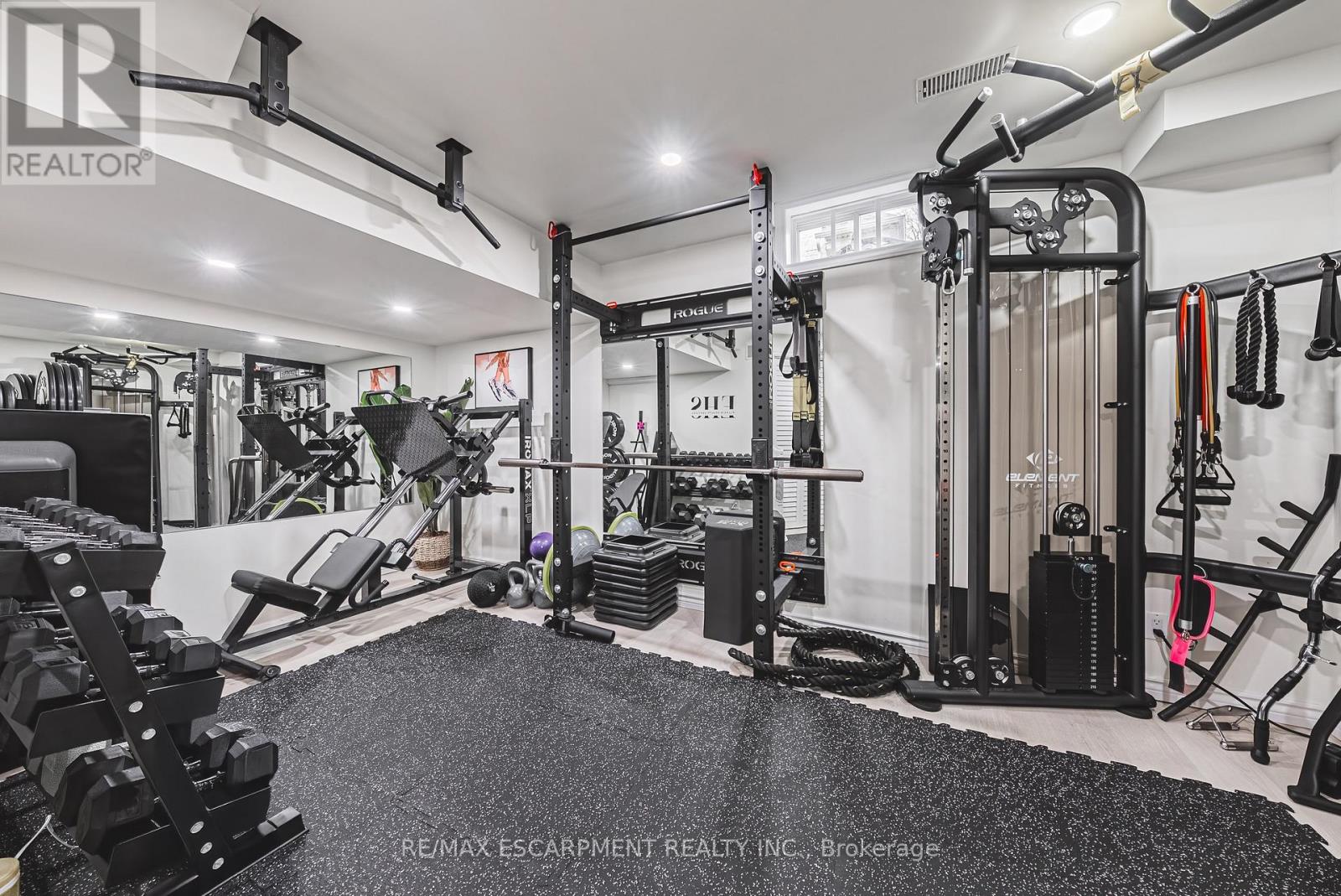 4 - 2220 QUEENSWAY DRIVE