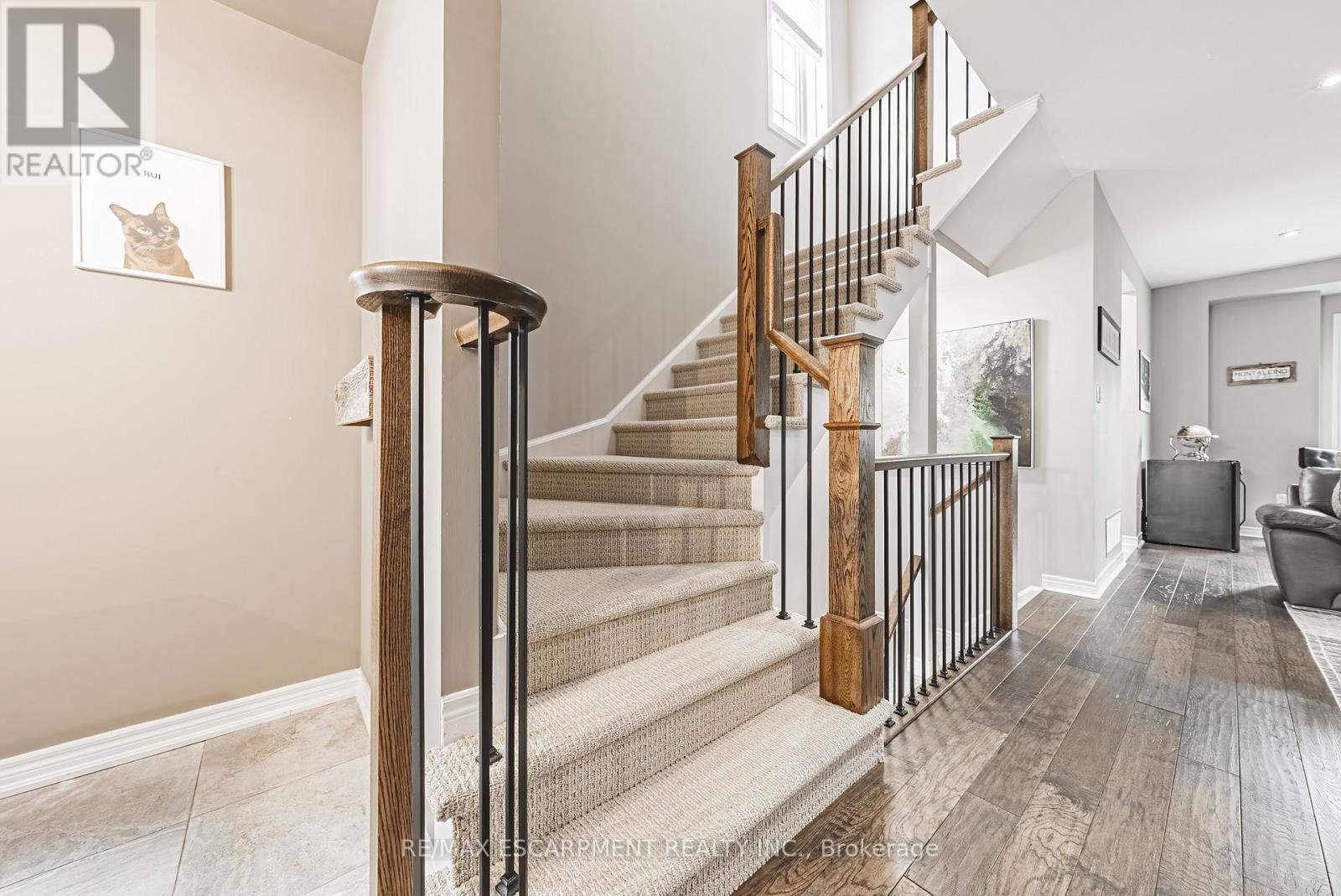 4 - 2220 QUEENSWAY DRIVE