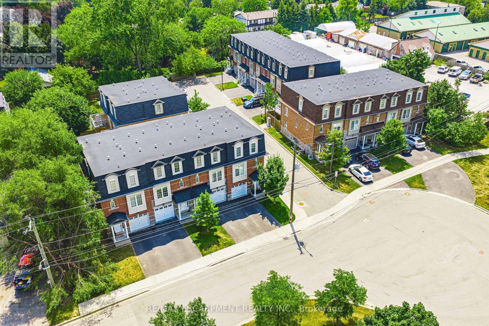 4 - 2220 QUEENSWAY DRIVE