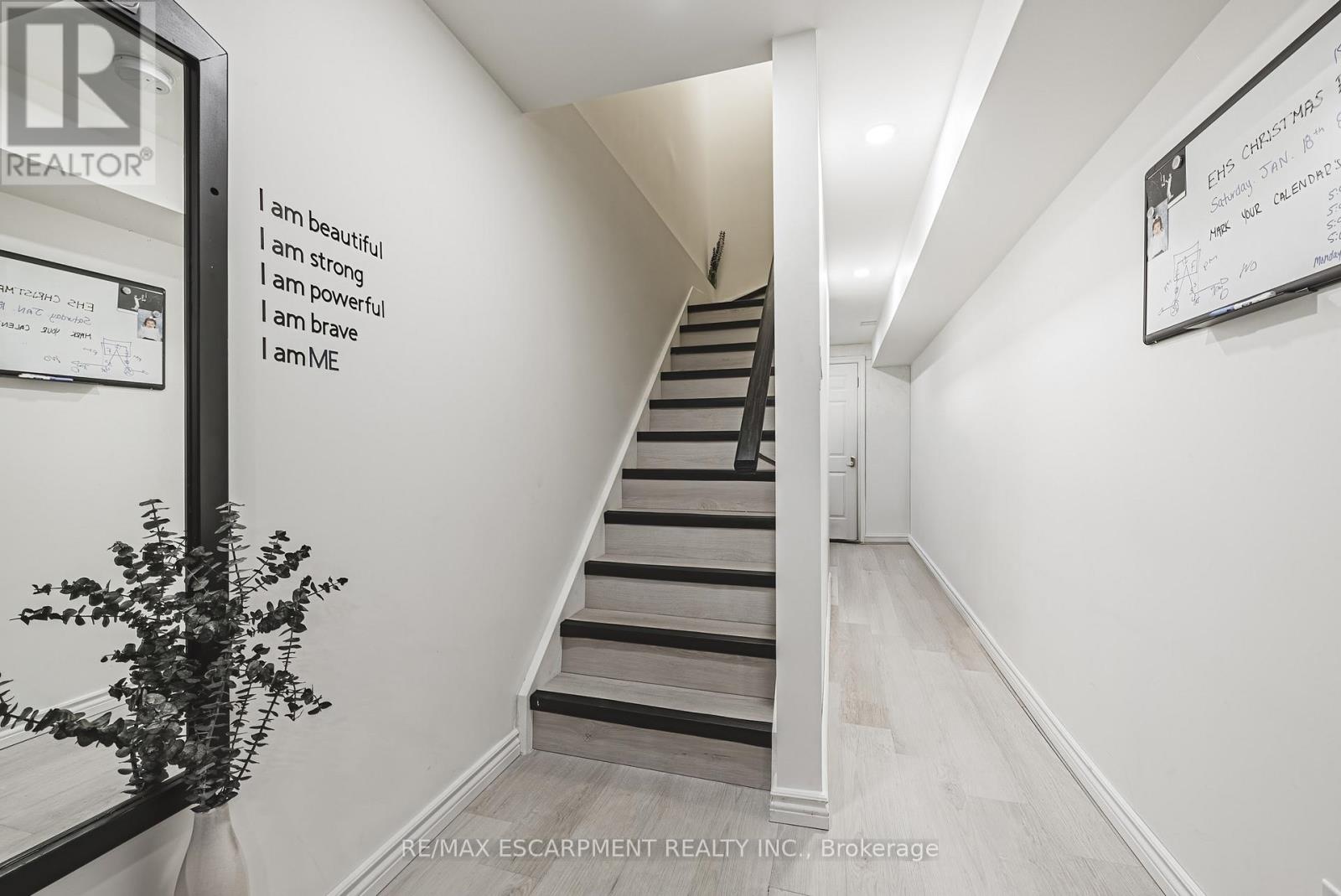 4 - 2220 QUEENSWAY DRIVE