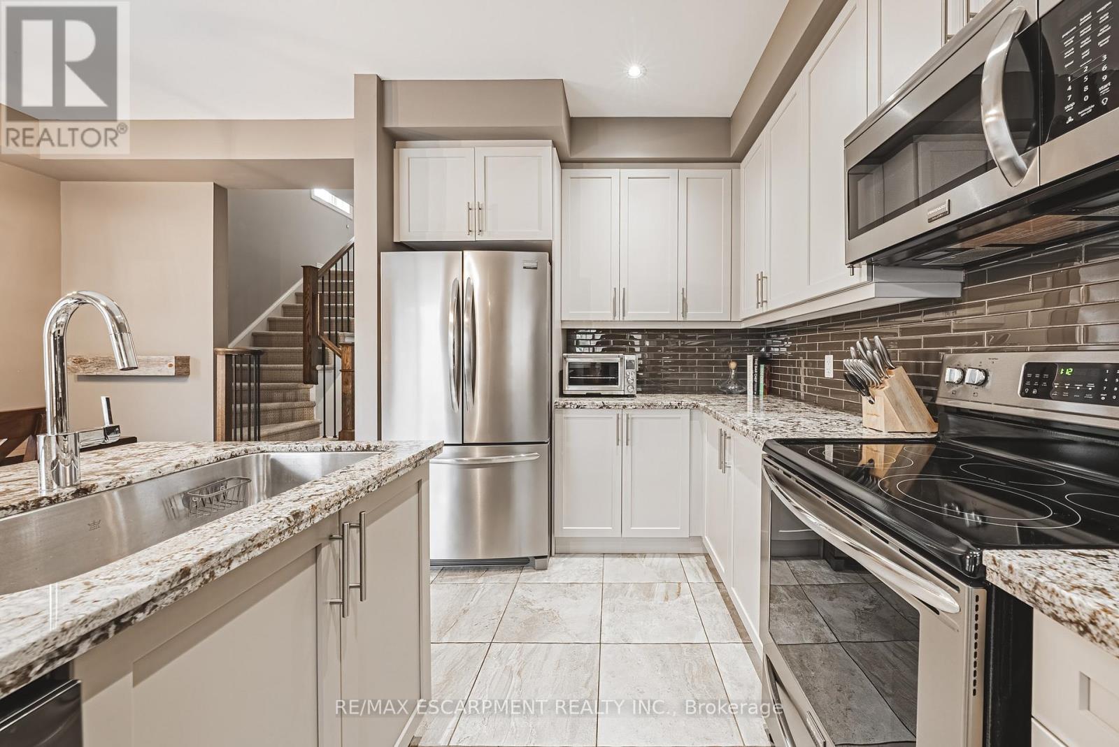 4 - 2220 QUEENSWAY DRIVE