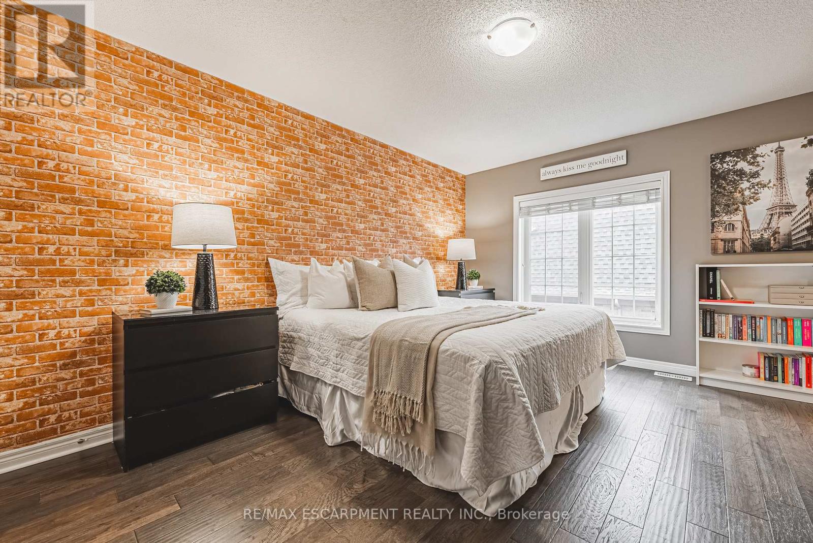 4 - 2220 QUEENSWAY DRIVE