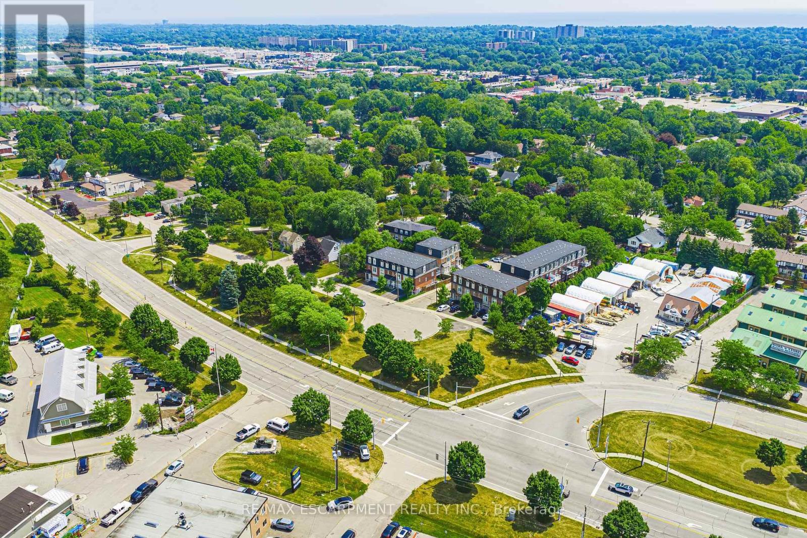 4 - 2220 QUEENSWAY DRIVE