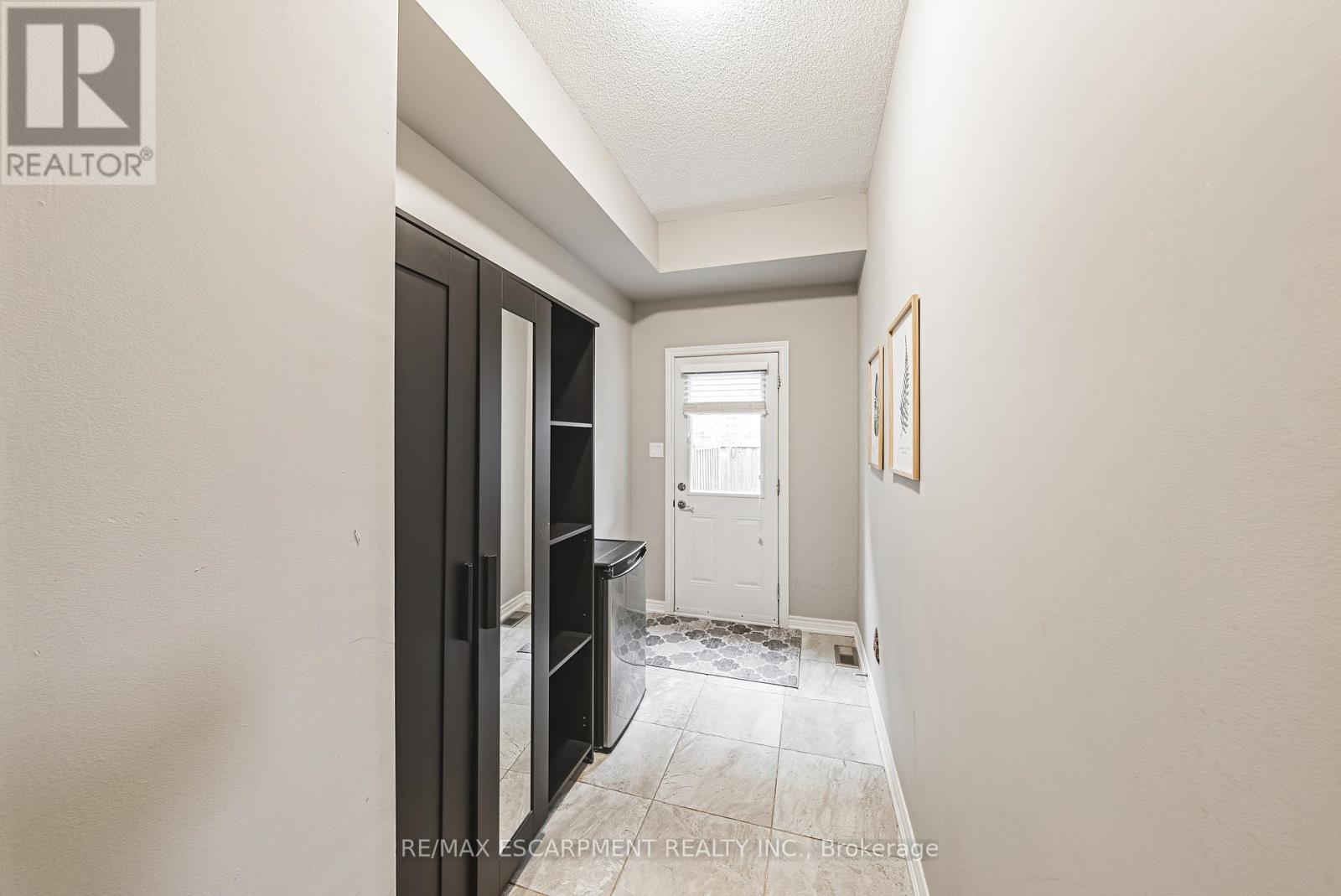 4 - 2220 QUEENSWAY DRIVE