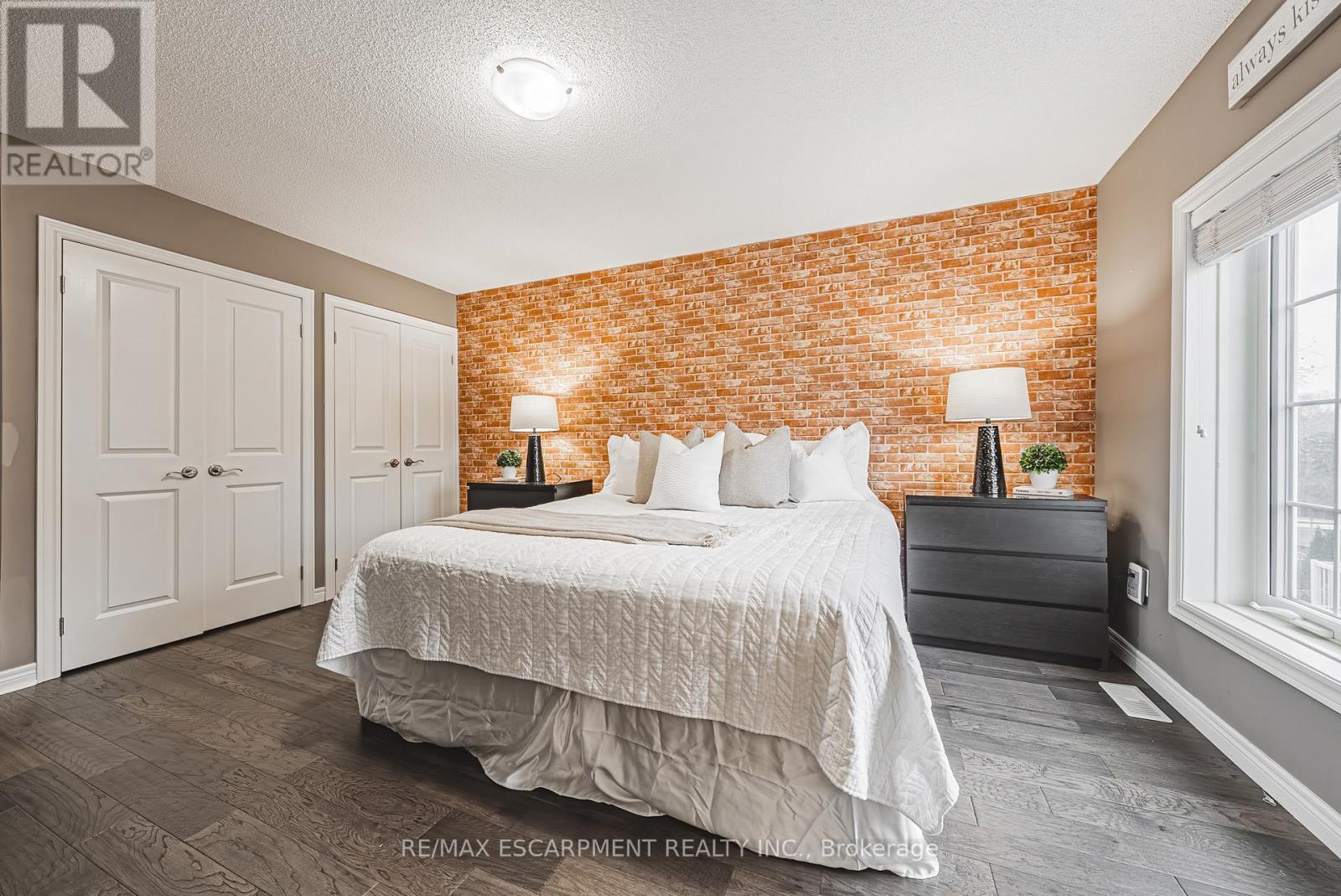 4 - 2220 QUEENSWAY DRIVE