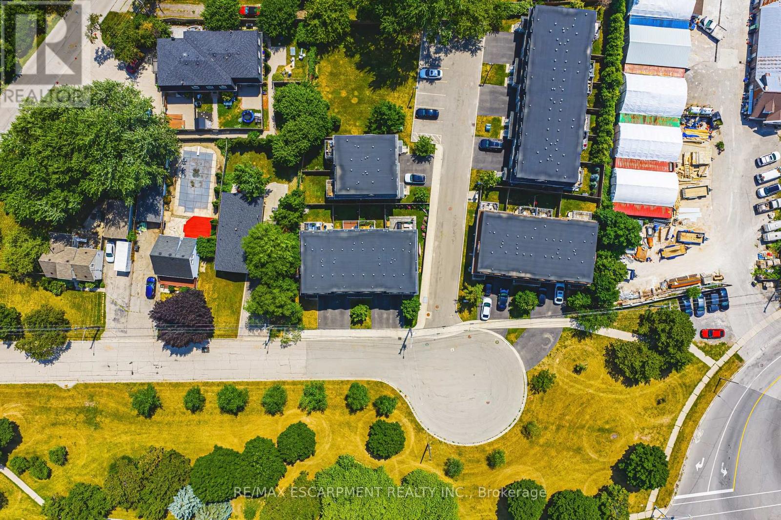 4 - 2220 QUEENSWAY DRIVE