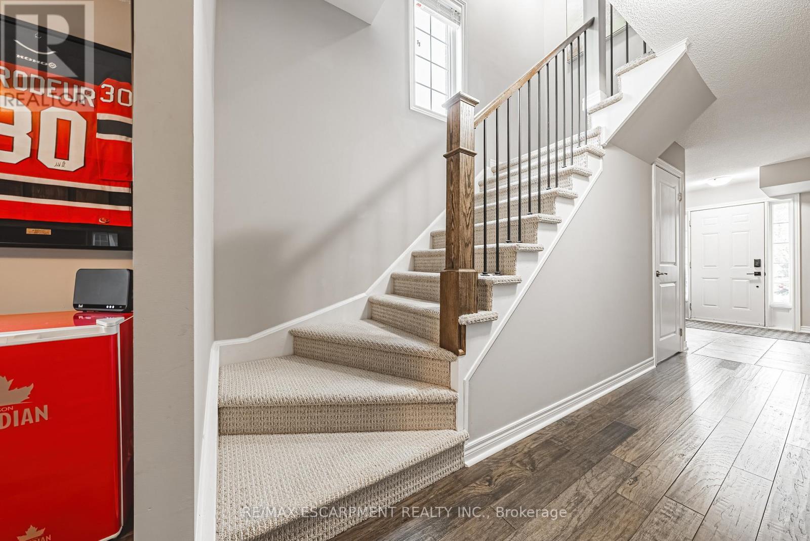 4 - 2220 QUEENSWAY DRIVE