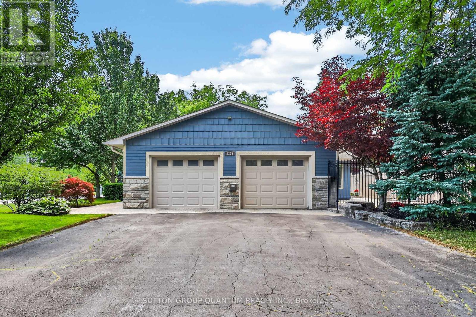 2233 ONEIDA CRESCENT