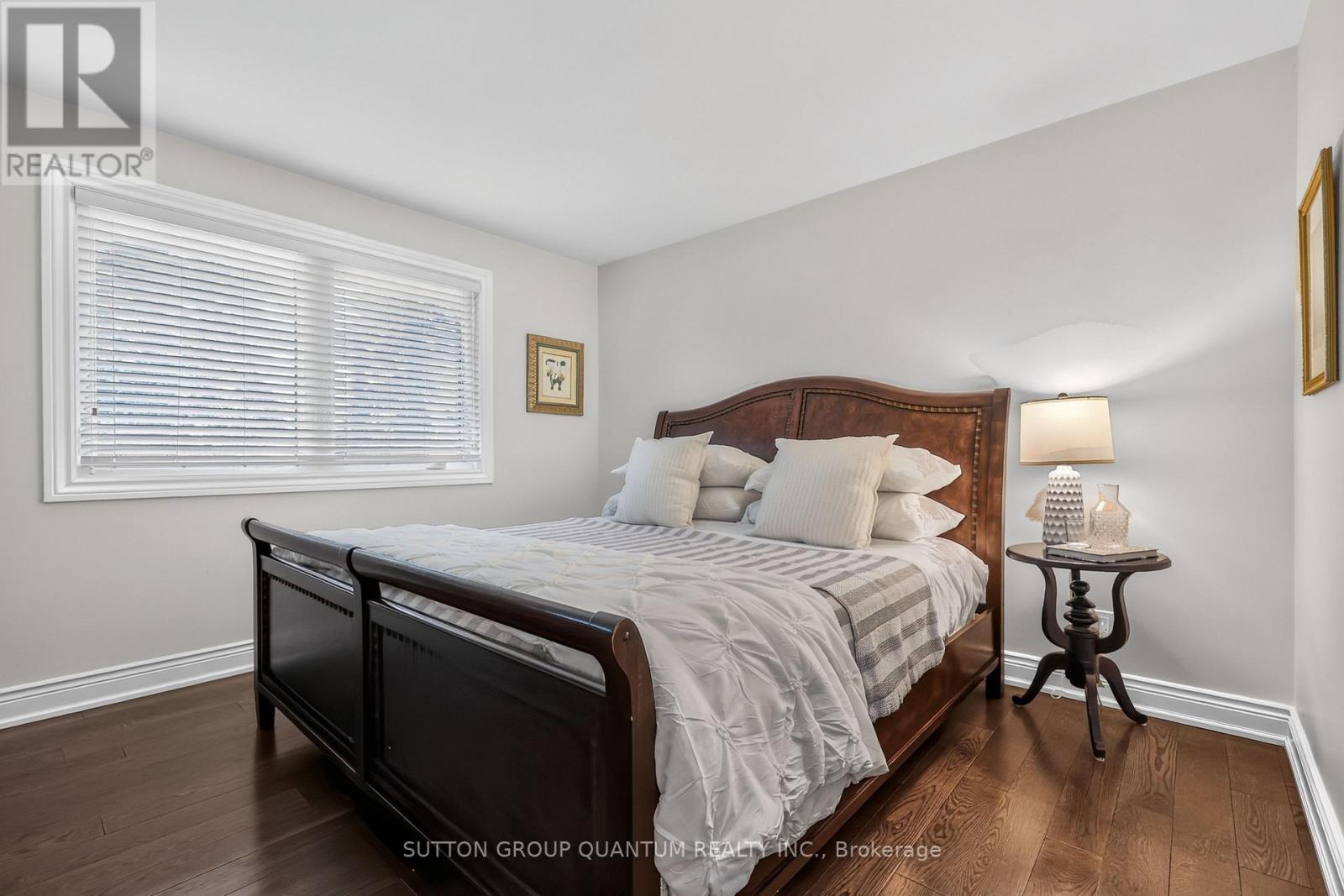 2233 ONEIDA CRESCENT