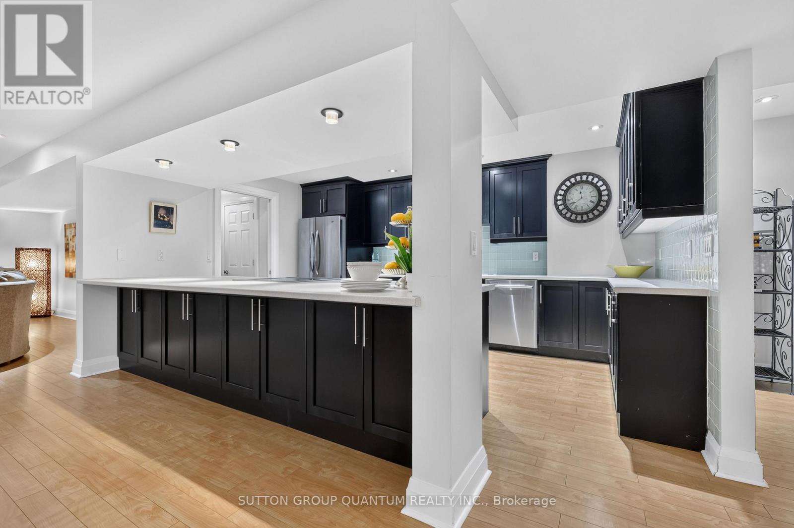 2233 ONEIDA CRESCENT