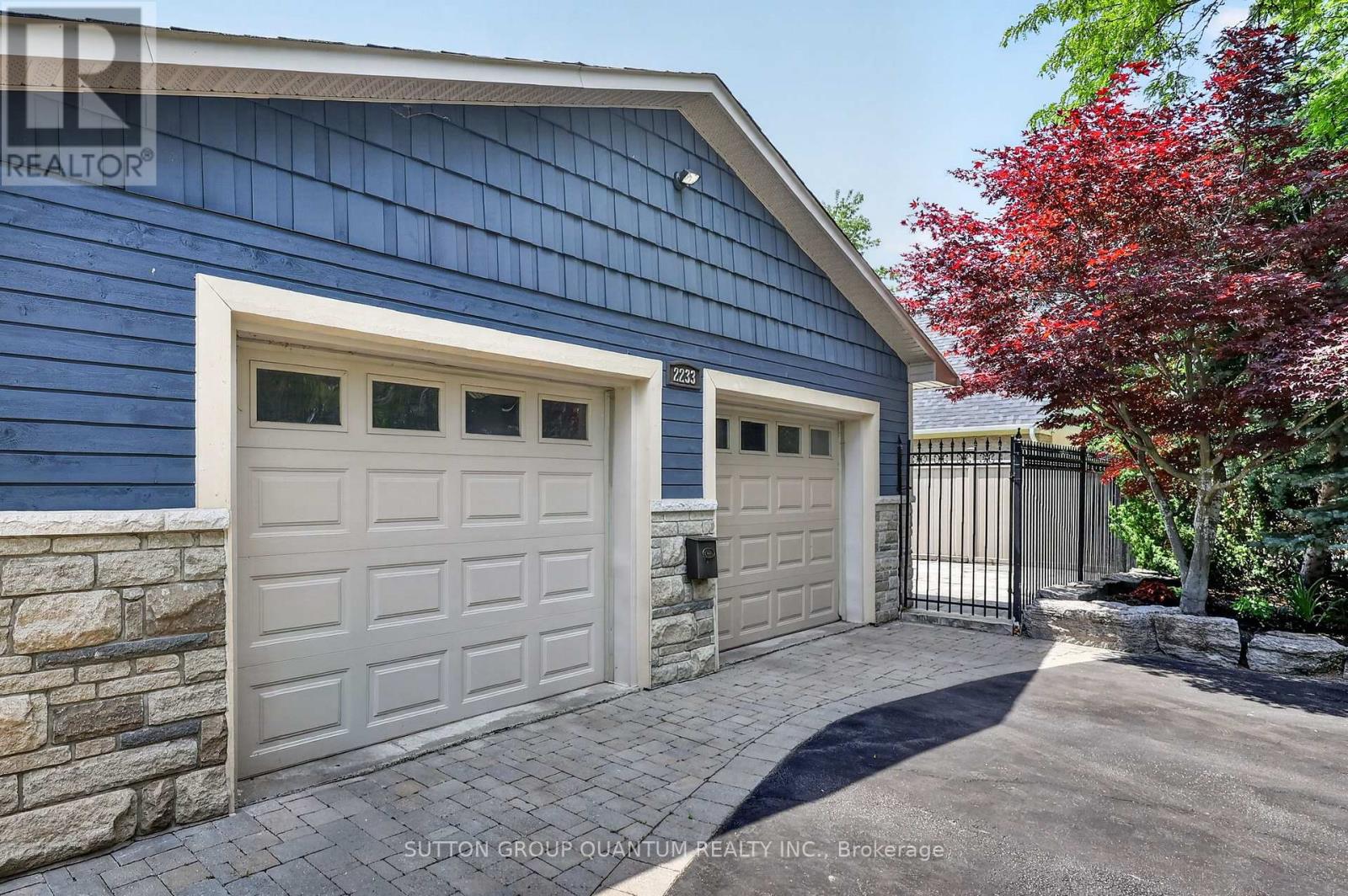2233 ONEIDA CRESCENT