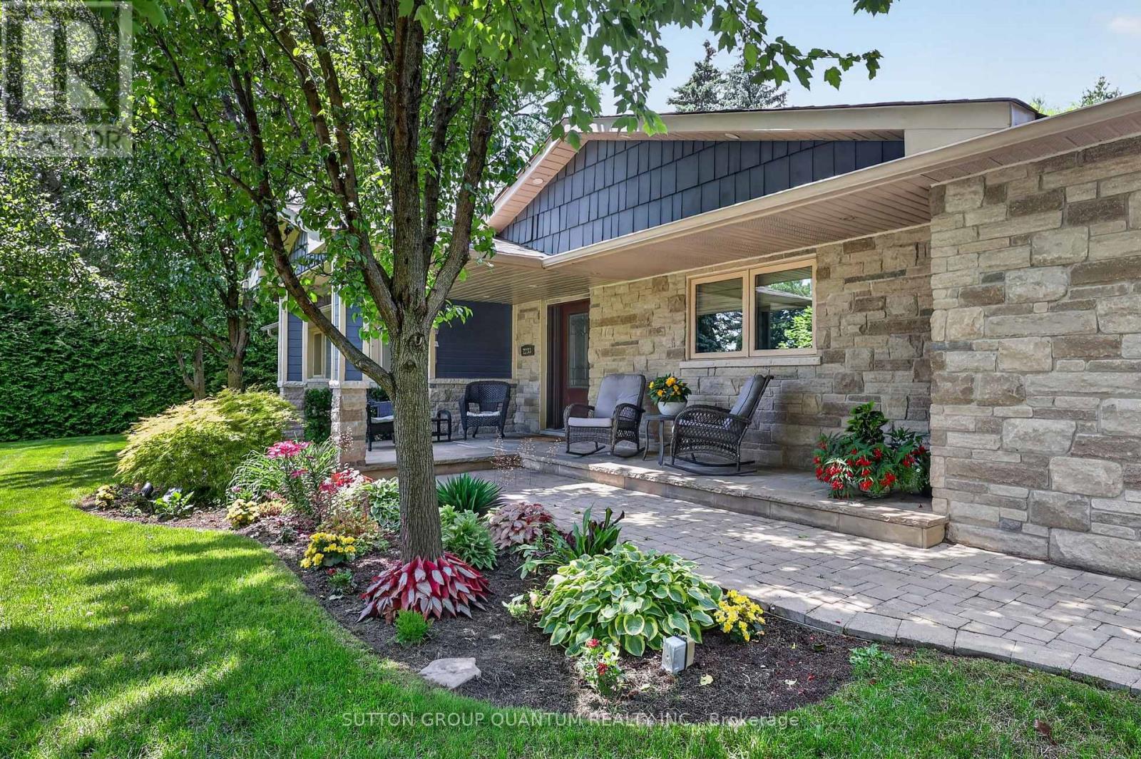 2233 ONEIDA CRESCENT