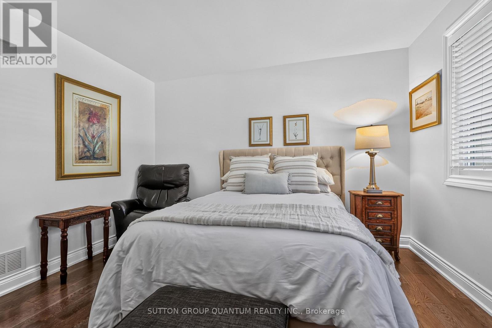 2233 ONEIDA CRESCENT