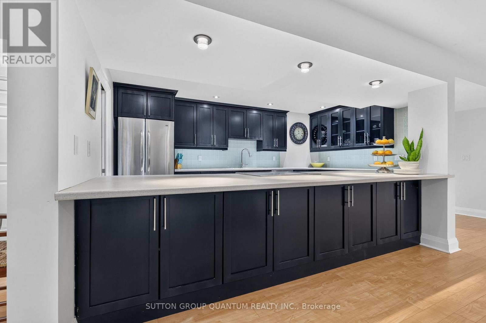 2233 ONEIDA CRESCENT