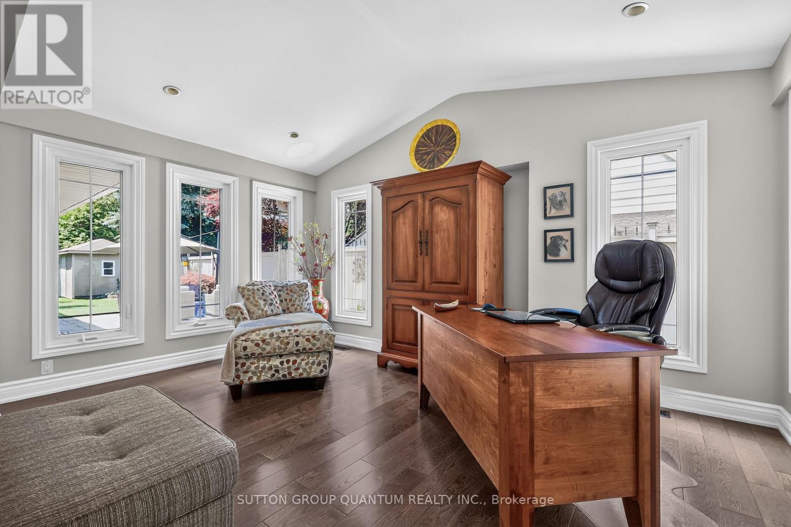 2233 ONEIDA CRESCENT
