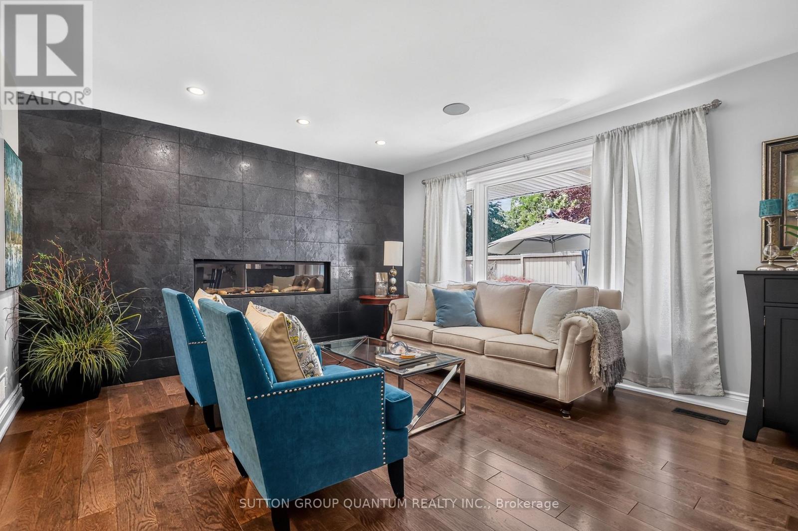 2233 ONEIDA CRESCENT