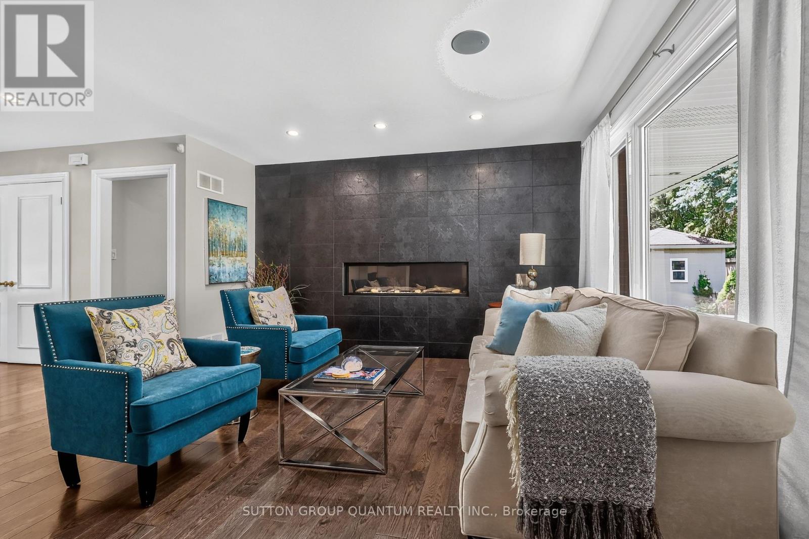2233 ONEIDA CRESCENT
