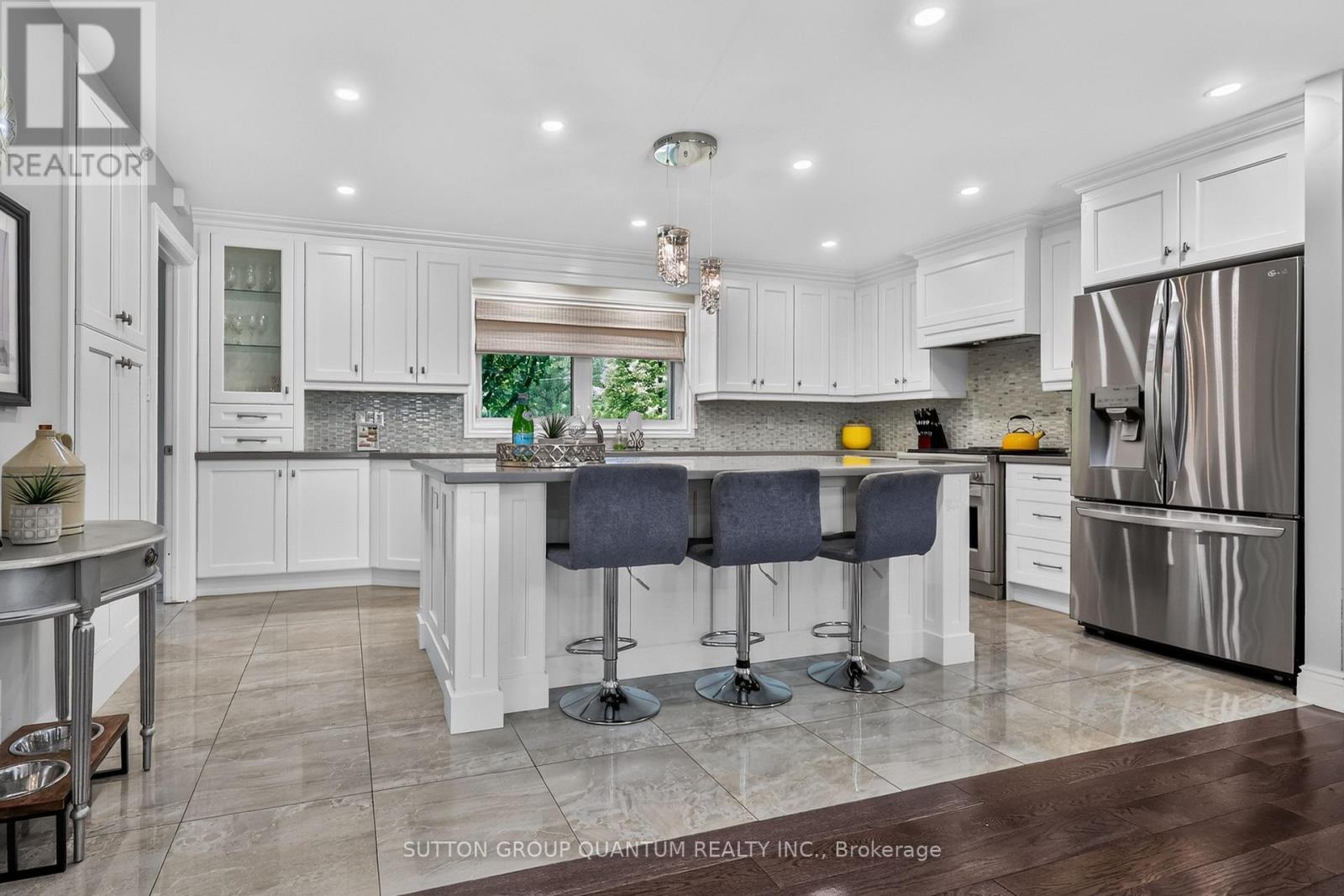 2233 ONEIDA CRESCENT