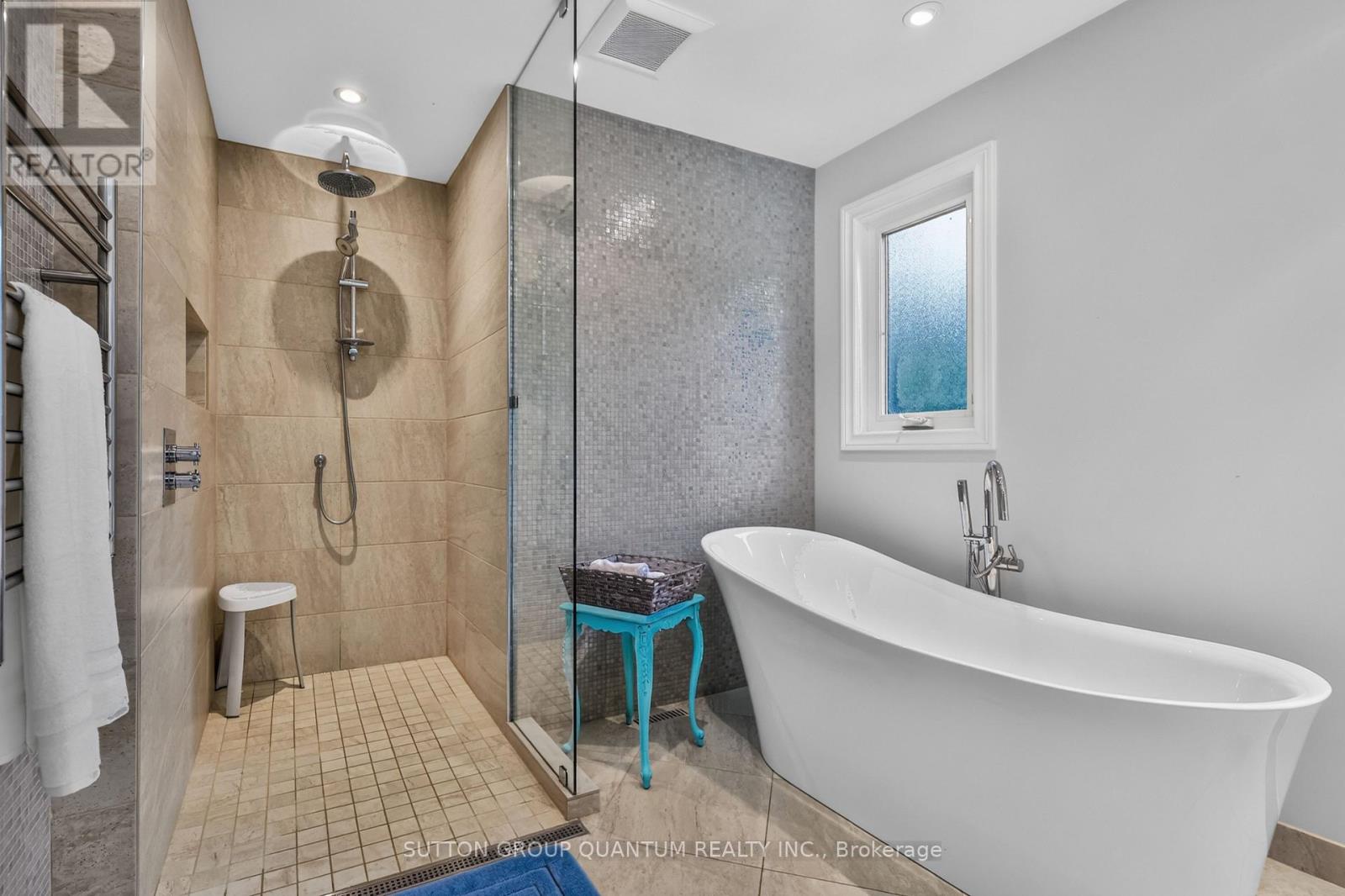 2233 ONEIDA CRESCENT