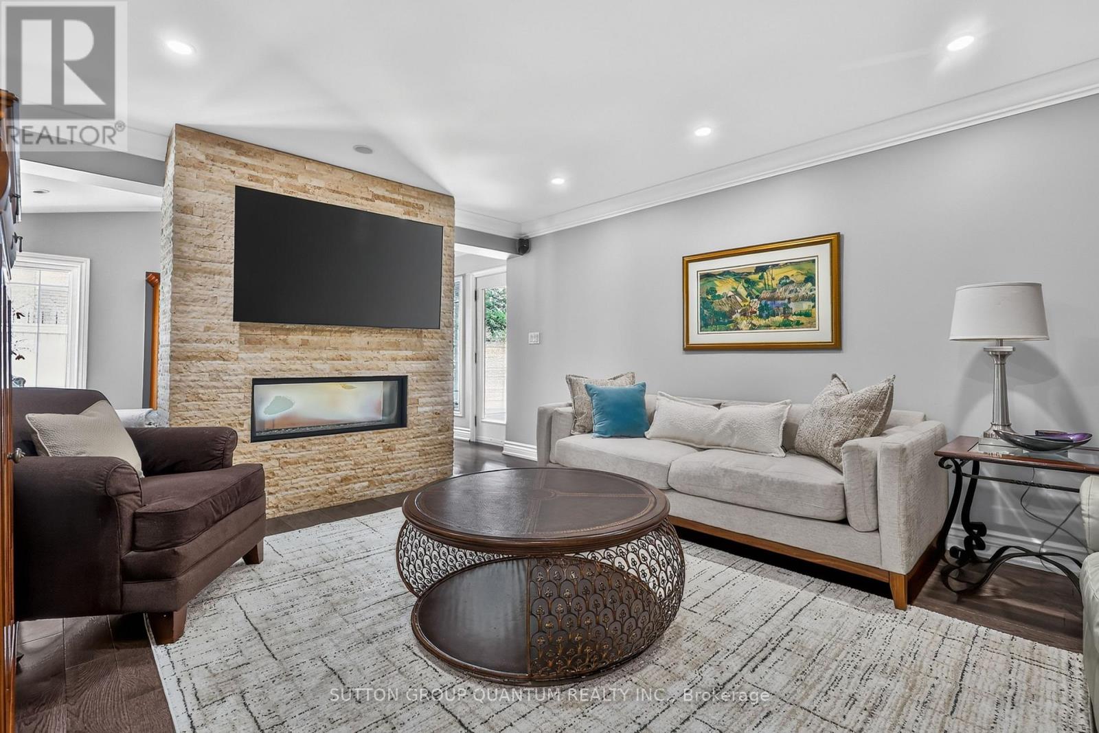 2233 ONEIDA CRESCENT