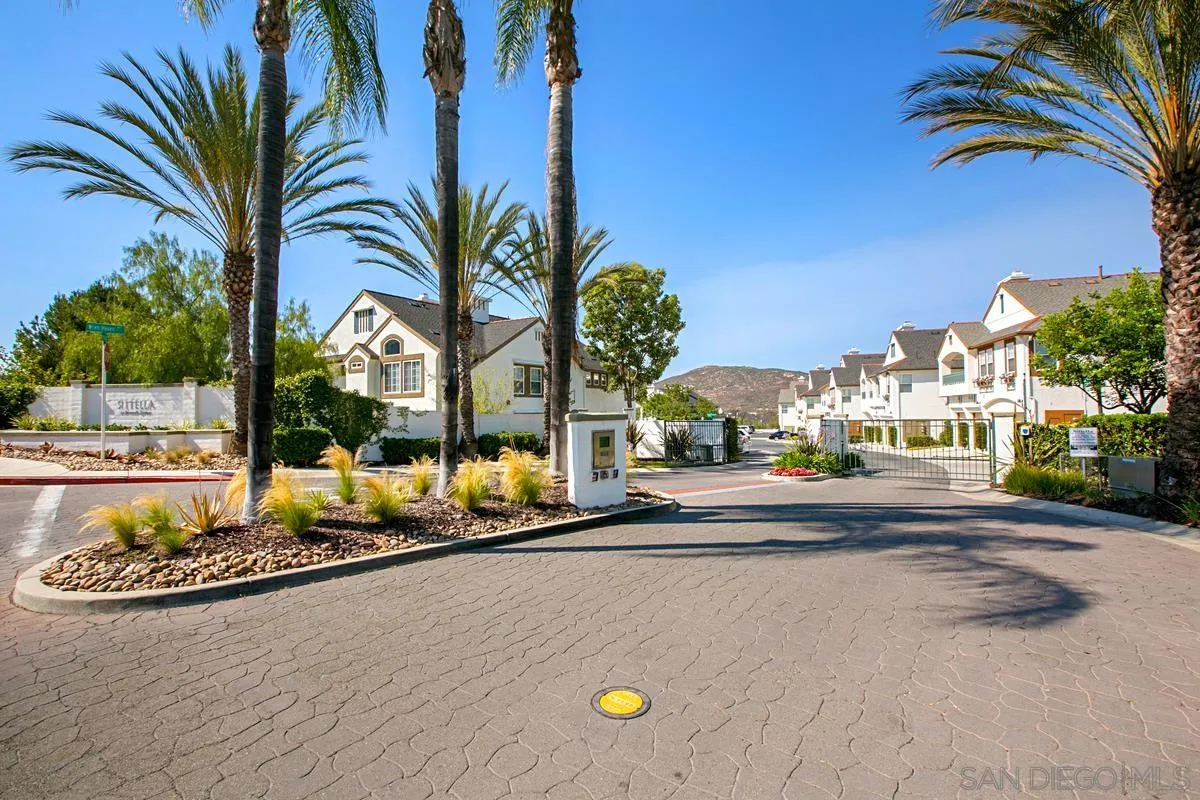 16938 Robins Nest Way Unit 3