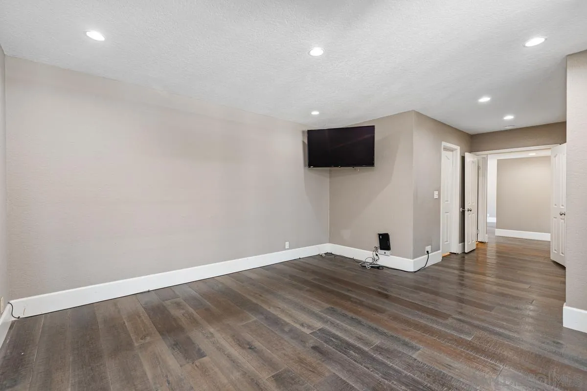 9388 Warbler Ave