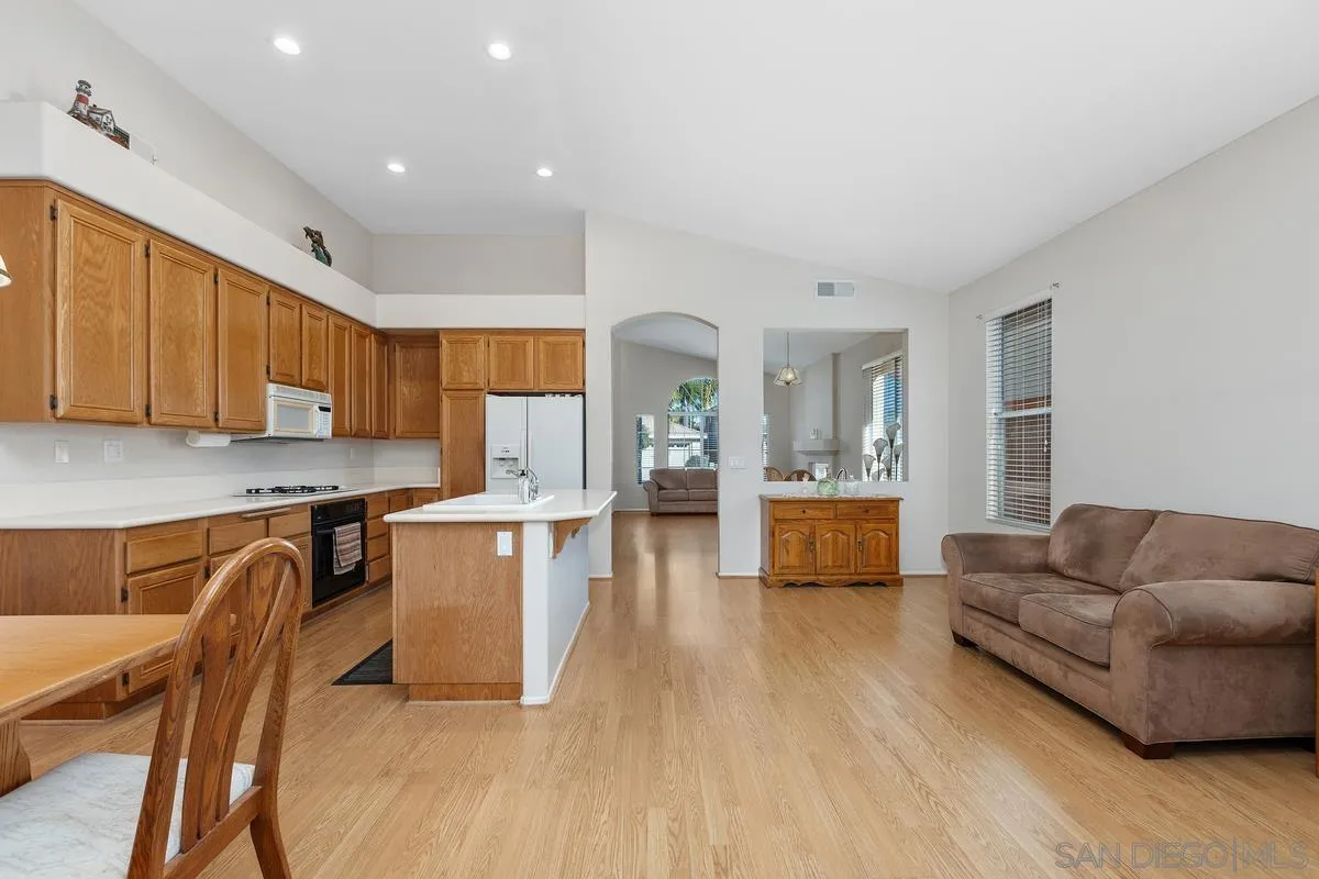 1027 Honeysuckle Dr