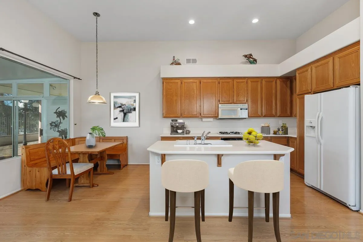 1027 Honeysuckle Dr