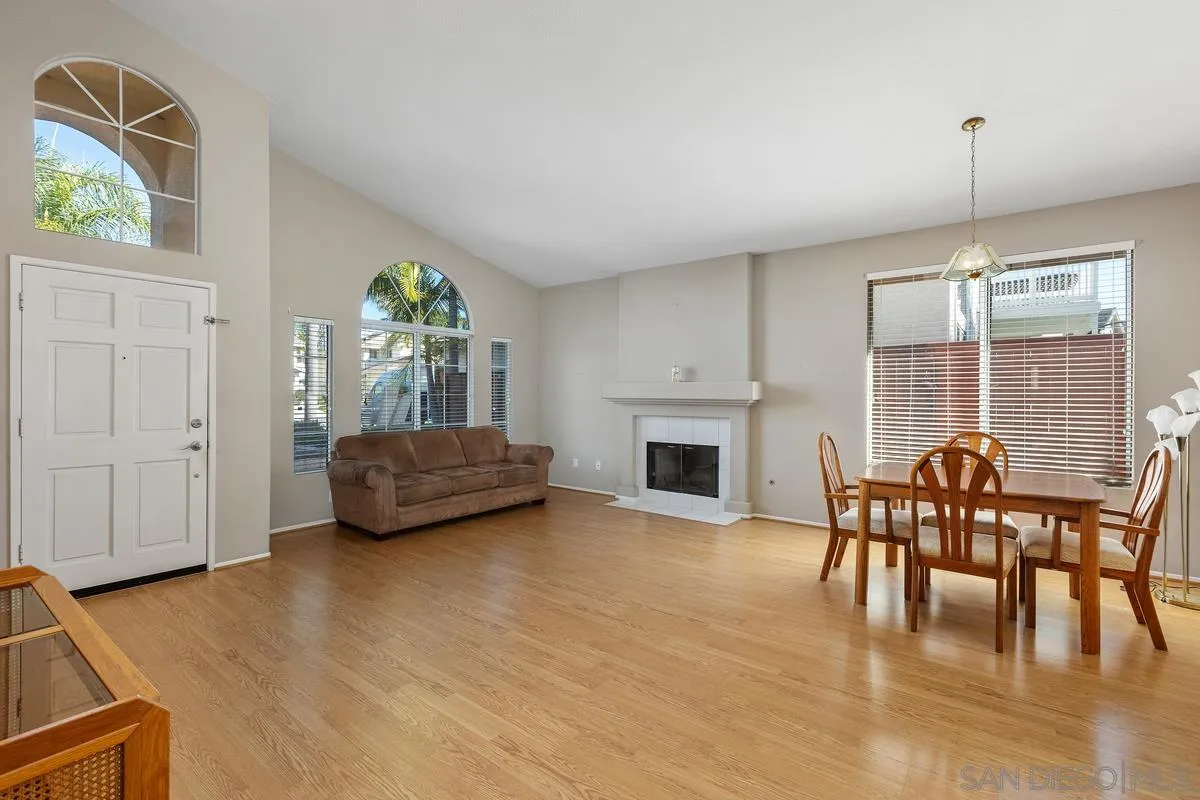 1027 Honeysuckle Dr